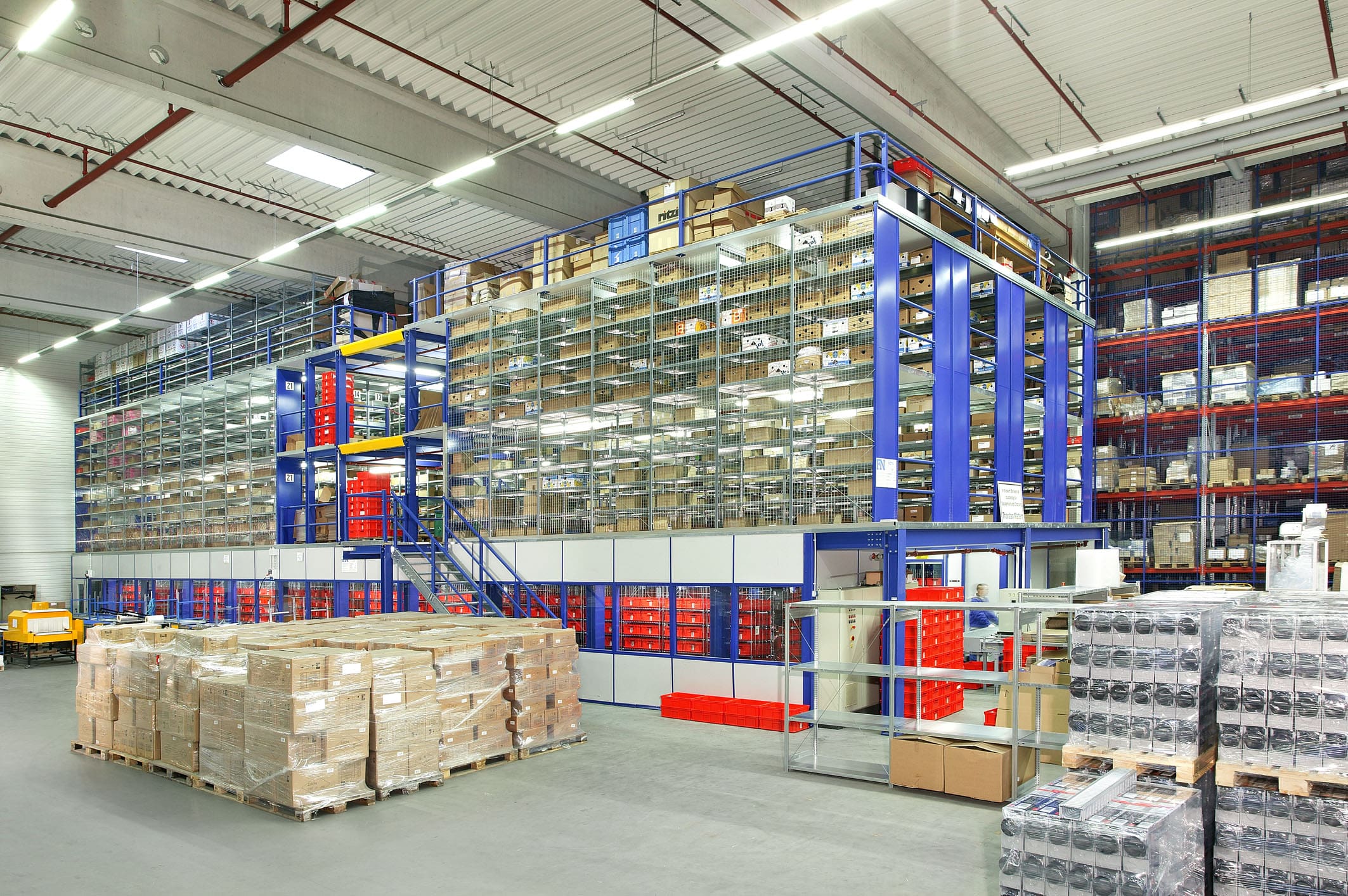 Kontraktlogistik, Logistikflächen, Lagerflächen 4.000 m² in Osterrönfeld - Bild 8 - 17111 Logistik GmbH Kontraktlogistik, Logistikflächen, Lagerflächen 4.000 m² in Osterrönfeld - Bild 8 - 17111 Logistik GmbH