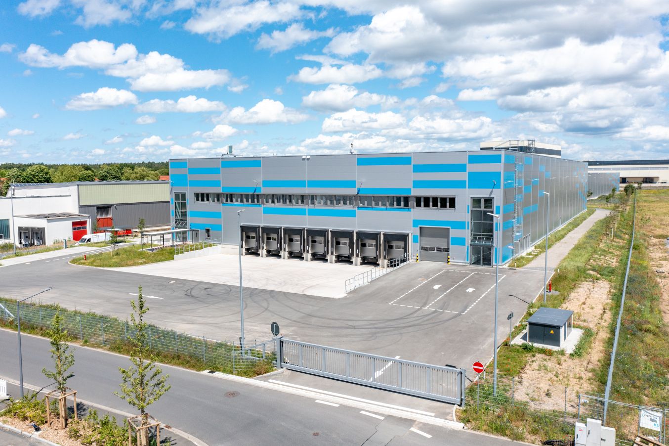 Logivest hat in Kitzingen, Unterfranken, rund 6.700 Quadratmeter Lager- und Büroflächen für Cabot Properties vermittelt. Copyright: Logivest GmbH. 