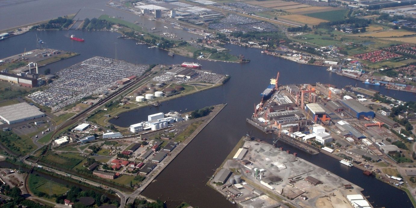 Aufnahme von Emsland: Wasserstraße, Güterzug Emsland, Hallen Emsland und Logistikflächen