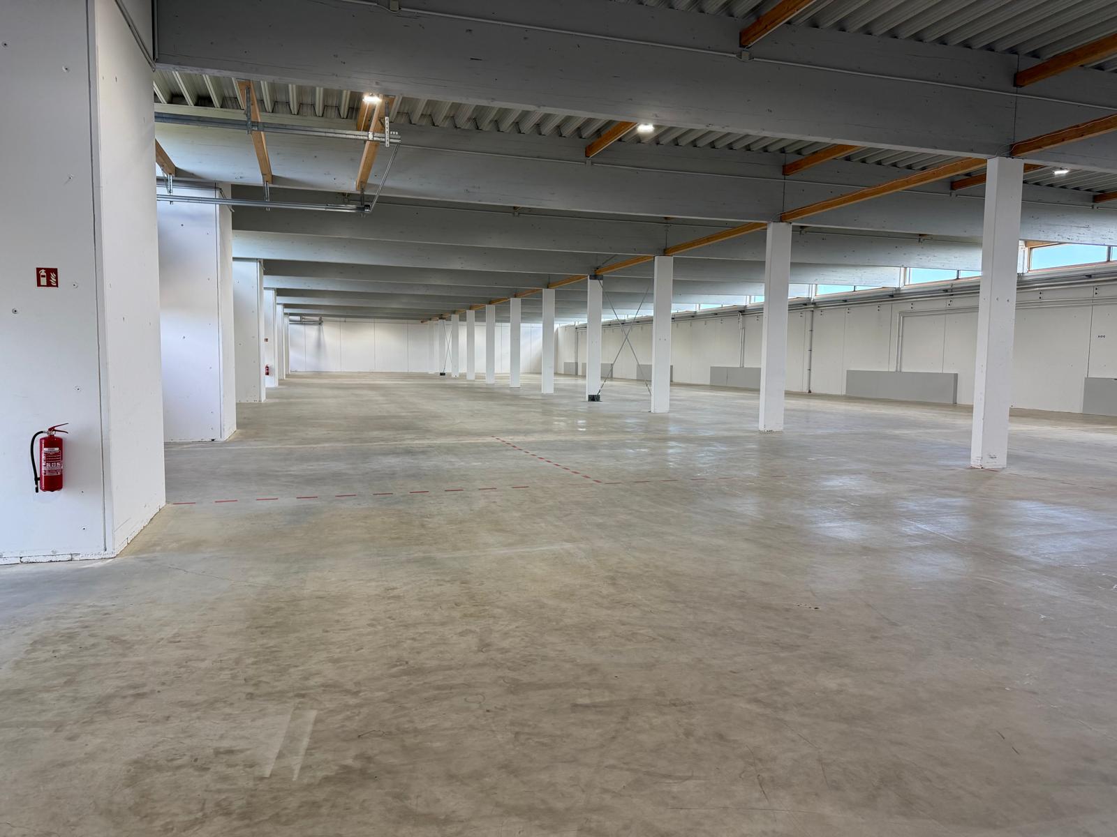 Moderne 2.500 m² Lager-/Produktionshalle | Lithium-Ionen Lagerung genehmigt | Rampen | Büro optional - Bild 3 - MH90 – Gewerbehalle für Industrie | Handwerk | Service Moderne 2.500 m² Lager-/Produktionshalle | Lithium-Ionen Lagerung genehmigt | Rampen | Büro optional - Bild 3 - MH90 – Gewerbehalle für Industrie | Handwerk | Service