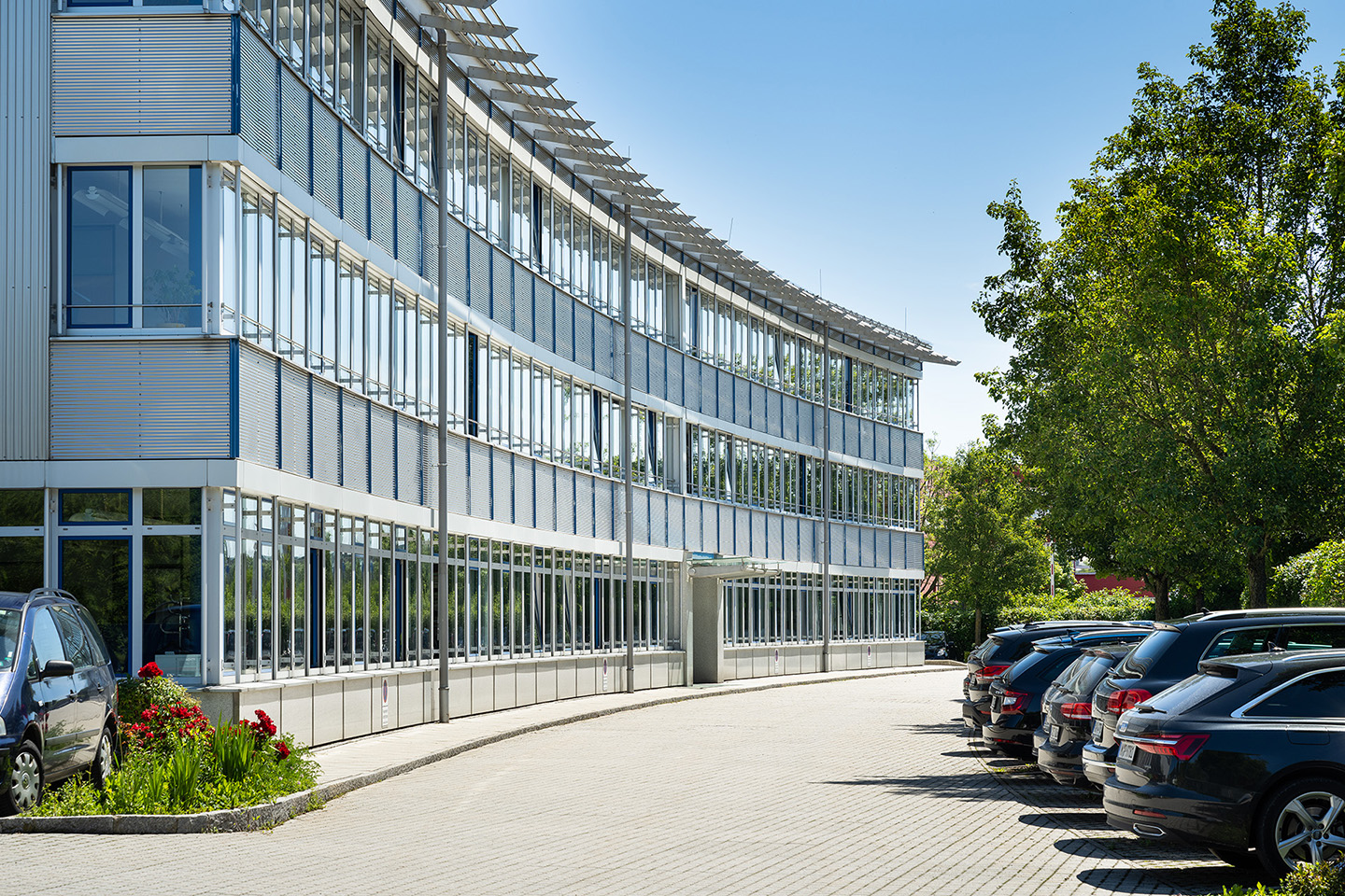 Skalierbare Lagerflächen mit Automatisierung (AutoStore) und Full-Service E-Commerce-Logistik – von Warenannahme über Verpackung bis Retouren-Management - BARTH+CO KONTRAKTLOGISTIK GmbH & Co. KG