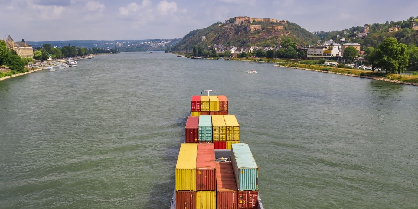 Aufnahme von Koblenz: Wasserstraße, Güterzug Koblenz, Hallen Koblenz und Logistikflächen