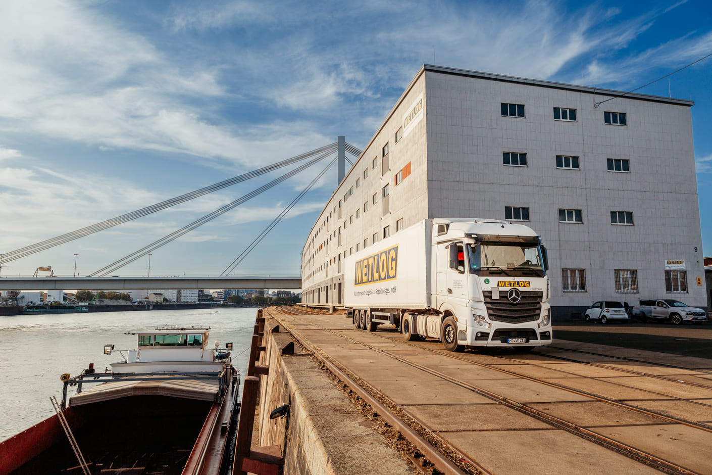 Bis zu 28.000 m² bewirtschaftete Lagerfläche – ab sofort in Mannheim mit trimodaler Anbindung - WETLOG Warentransport Logistik- u. Speditionsges. mbH 