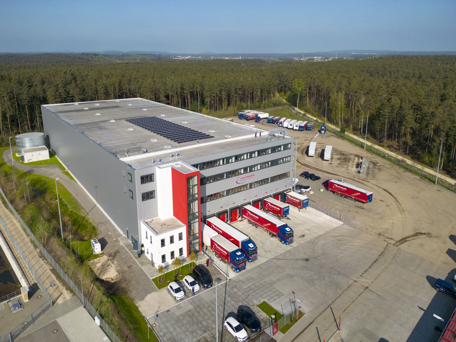 Kontraktlogistik in 91154 Roth mit 5.600 qm mieten - Heinloth Kontraktlogistik GmbH