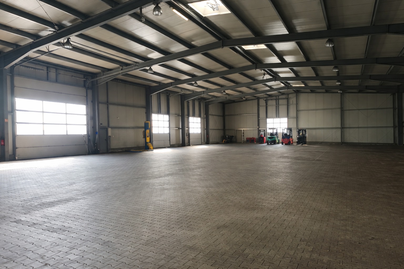 Lagerfläche mit Lager & Logistikdienstleistung (Kommissionierung, Verpackung, Distribution etc.) - Bild 3 - Cargorent int. Transporte Lagerfläche mit Lager & Logistikdienstleistung (Kommissionierung, Verpackung, Distribution etc.) - Bild 3 - Cargorent int. Transporte