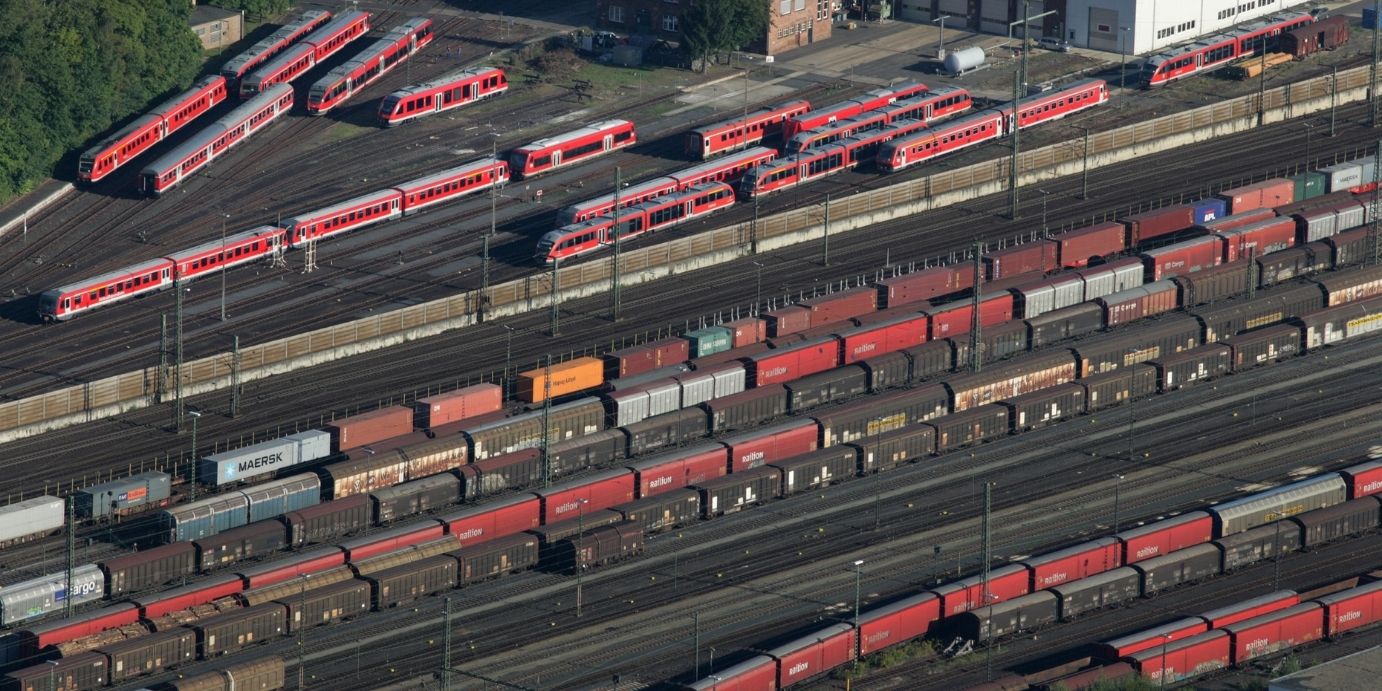 Luftaufnahme des Güterverkehrszentrums (GVZ) Bremen, einer Umschlangsbahnhof mit bimodaler Anbindung an Straße und Schiene gilt.