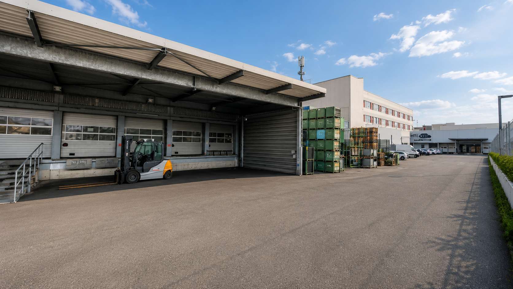 9.500 m² Logistik-, Lager- und Produktionsfläche in Top-Lage bei Stuttgart Airport - Bild 5 - HTL Peter Messner GmbH 9.500 m² Logistik-, Lager- und Produktionsfläche in Top-Lage bei Stuttgart Airport - Bild 5 - HTL Peter Messner GmbH