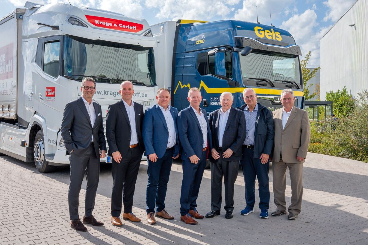 Gemeinsam auf Wachstumskurs (von links): Jörg Rotthowe (Geschäftsführer Road Deutschland, Geis Gruppe), Jochen Geis (geschäftsführender Gesellschafter, Geis Gruppe), Sebastian Gerloff (Geschäftsführer, Krage & Gerloff), Hans-Wolfgang Geis (geschäftsführender Gesellschafter, Geis Gruppe), Wolfgang Geis (geschäftsführender Gesellschafter, Geis Gruppe), Mathias Krage (Mitgründer, Krage & Gerloff) und Heinz-Ulrich Gerloff. Quelle: Geis Gruppe