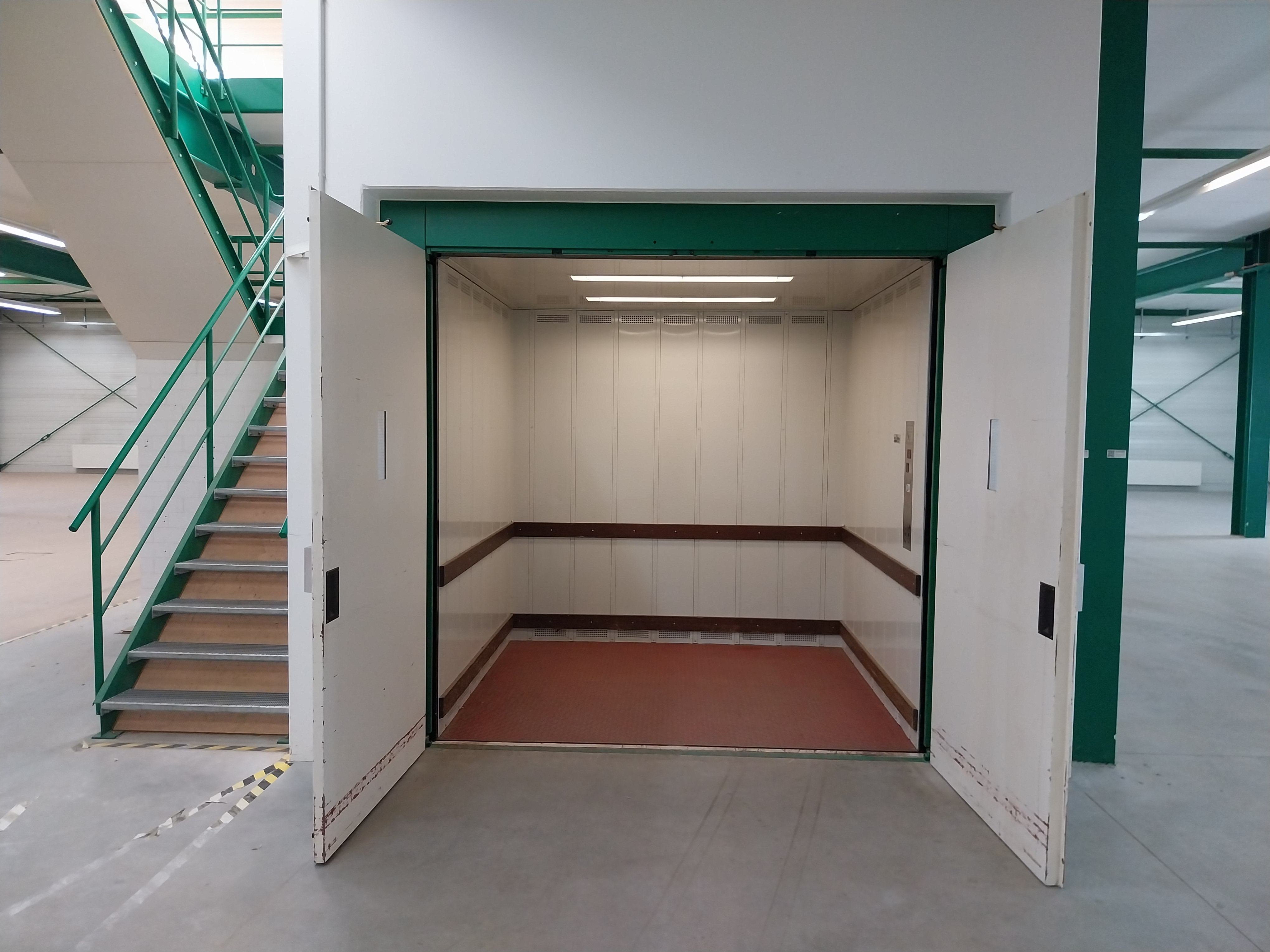 Moderne Lagerhalle, Bj.2004,2000m², 2- geschossig mit Aufzug, Rolltor und Schleuse für Be-Entladung - Bild 10 - Nic Grundstücksverwaltung GmbH&Co.KG