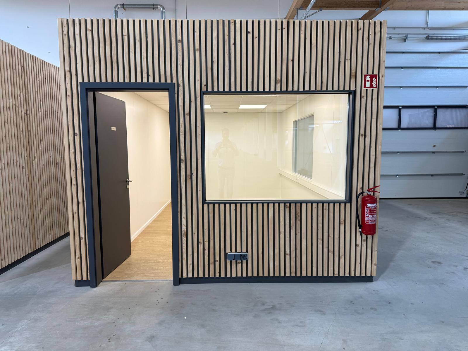 Moderne 2.500 m² Lager-/Produktionshalle | Lithium-Ionen Lagerung genehmigt | Rampen | Büro optional - Bild 4 - MH90 – Gewerbehalle für Industrie | Handwerk | Service Moderne 2.500 m² Lager-/Produktionshalle | Lithium-Ionen Lagerung genehmigt | Rampen | Büro optional - Bild 4 - MH90 – Gewerbehalle für Industrie | Handwerk | Service