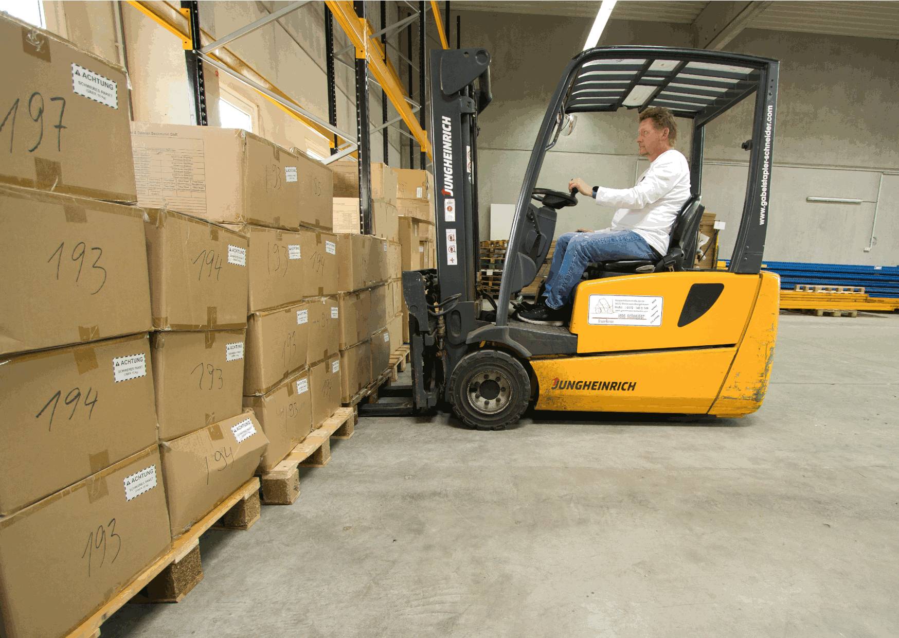 Fulfillment-, Kurier- und Express-Dienstleistungen mit Overnight, Same-Day-Service und Direkt-Fahrt - alpexx solutions GmbH