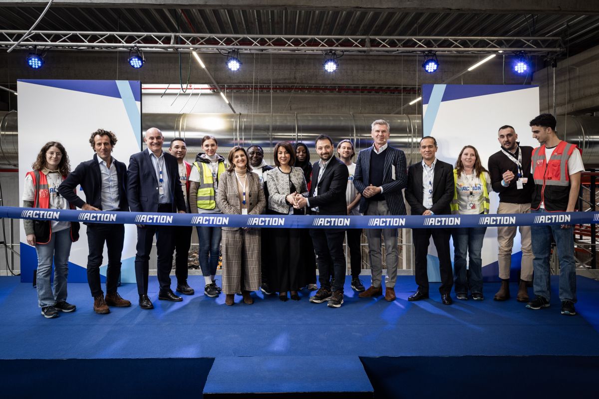 Action und Fiege haben das neue Distributionszentrum des niederländischen Non-Food-Discounters im italienischen Novara feierlich eröffnet