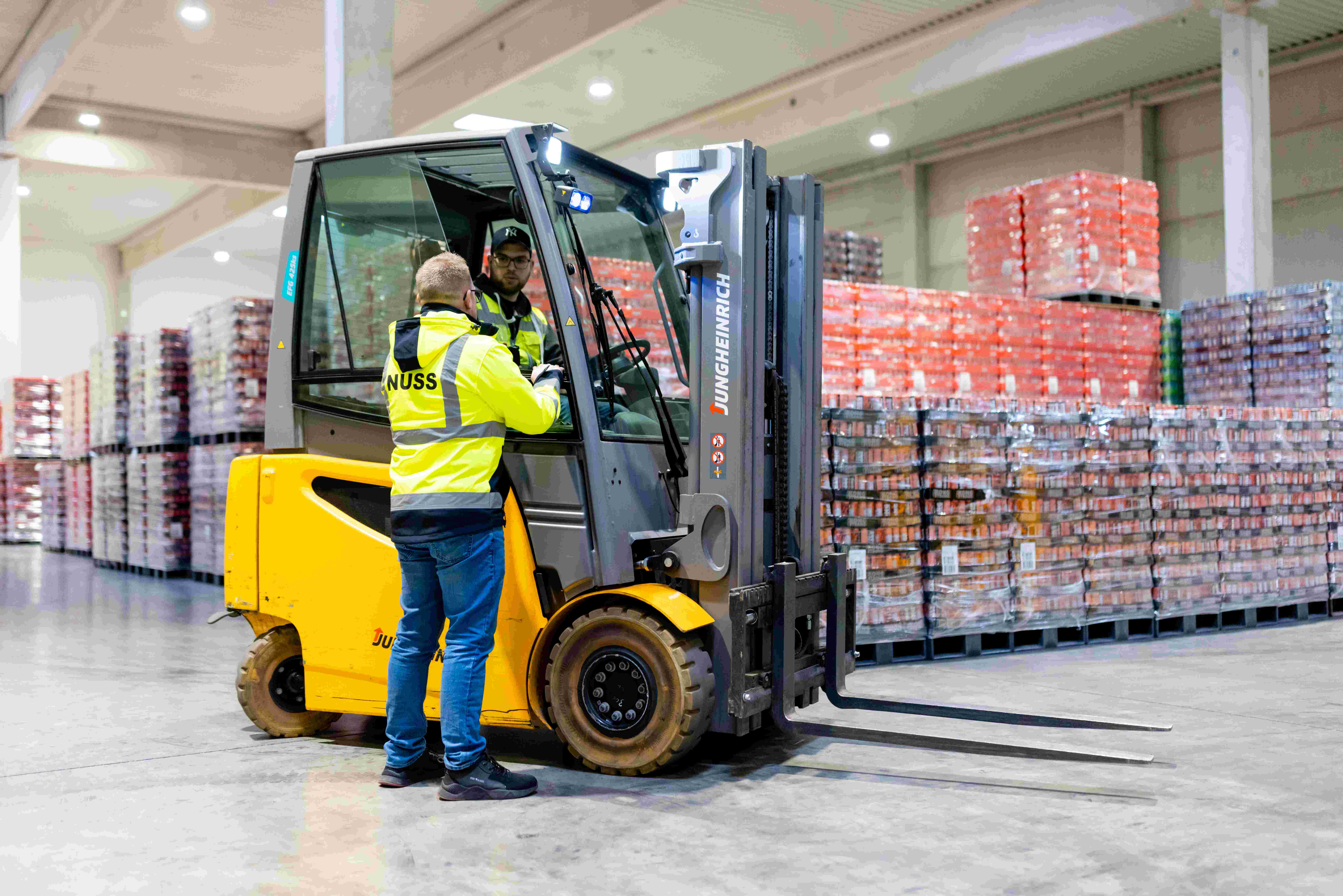 Kontraktlogistik - Warehouse - Logistikfläche - Zolllager - Bild 4 - Logistik Center NUSS GmbH