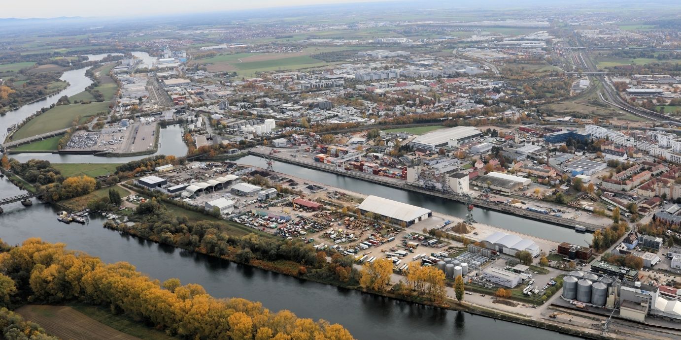 Aufnahme von Regensburg: Güterverkehrszentrum, Wasserstraßen Regensburg, Hallen Regensburg und Logistikflächen