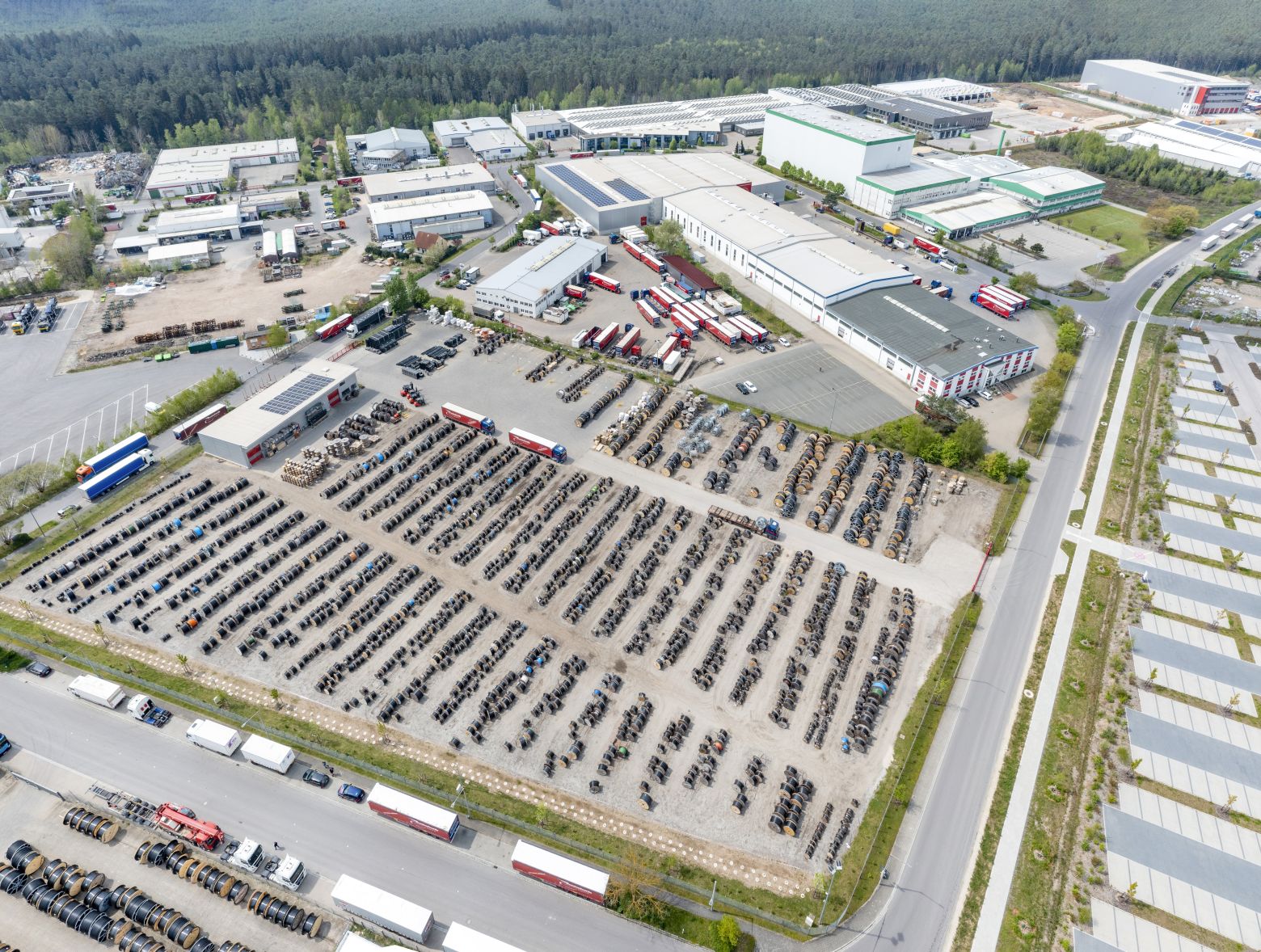 Kontraktlogistik in 91154 Roth Freilager mit 32.000 qm - Heinloth Kontraktlogistik GmbH
