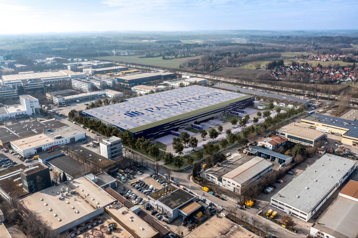 Panattoni, von links nach rechts: Christoph Böck, Erster Bürgermeister der Stadt Unterschleißheim, Alexander Wiegand, CEO von REPA, Fabio Kirchgeßner, Managing Director Panattoni Germany, Michal Schmitt, Sachgebietsleiter Wirtschaftsförderung der Stadt Unterschleißheim; Foto: Panattoni 