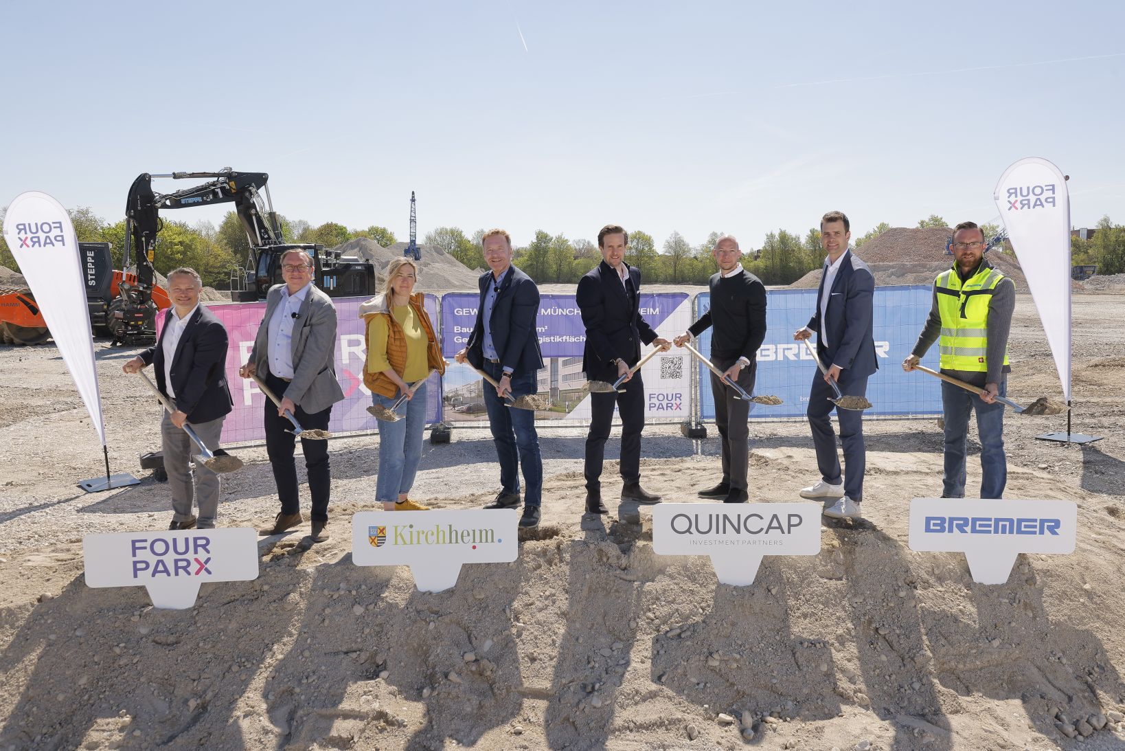 Dominic Thoma, Oliver Schmitt (beide FOUR PARX), Sibylle Wartlick, Stephan Keck (beide Gemeinde Kirchheim), Johannes Siekmann, Kai-Hendrik Klockhaus (beide QUINCAP), Andreas Hillebrand, Stephan Röhl (beide BREMER). Copyright-Vermerk: FOUR PARX GmbH