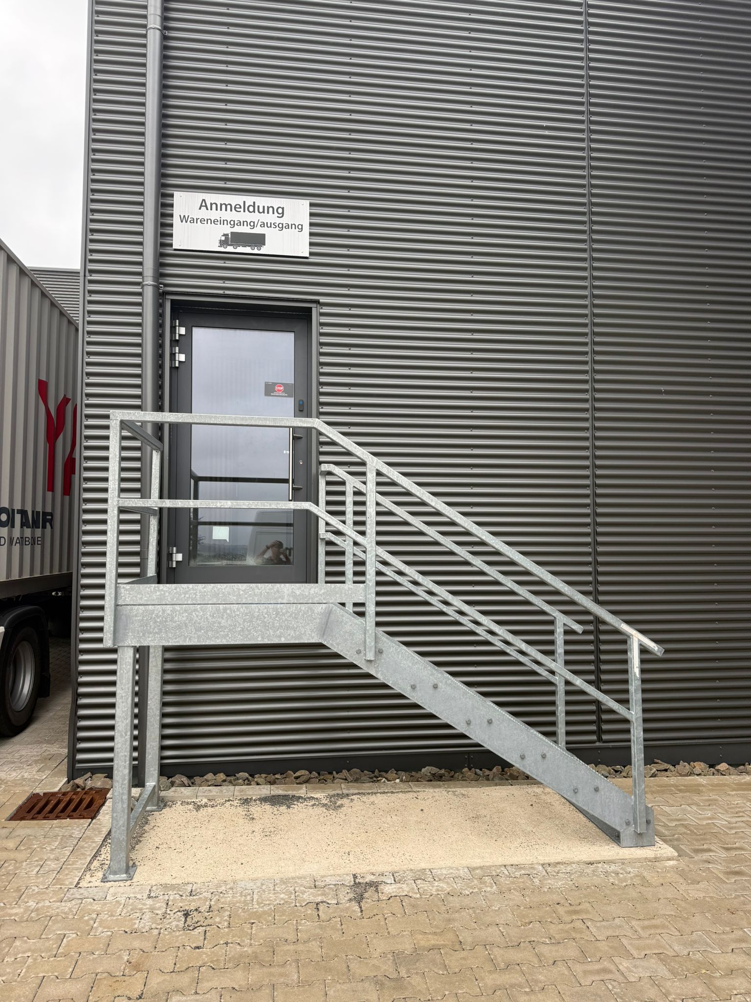 Moderne 2.500 m² Lager-/Produktionshalle | Lithium-Ionen Lagerung genehmigt | Rampen | Büro optional - Bild 5 - MH90 – Gewerbehalle für Industrie | Handwerk | Service Moderne 2.500 m² Lager-/Produktionshalle | Lithium-Ionen Lagerung genehmigt | Rampen | Büro optional - Bild 5 - MH90 – Gewerbehalle für Industrie | Handwerk | Service
