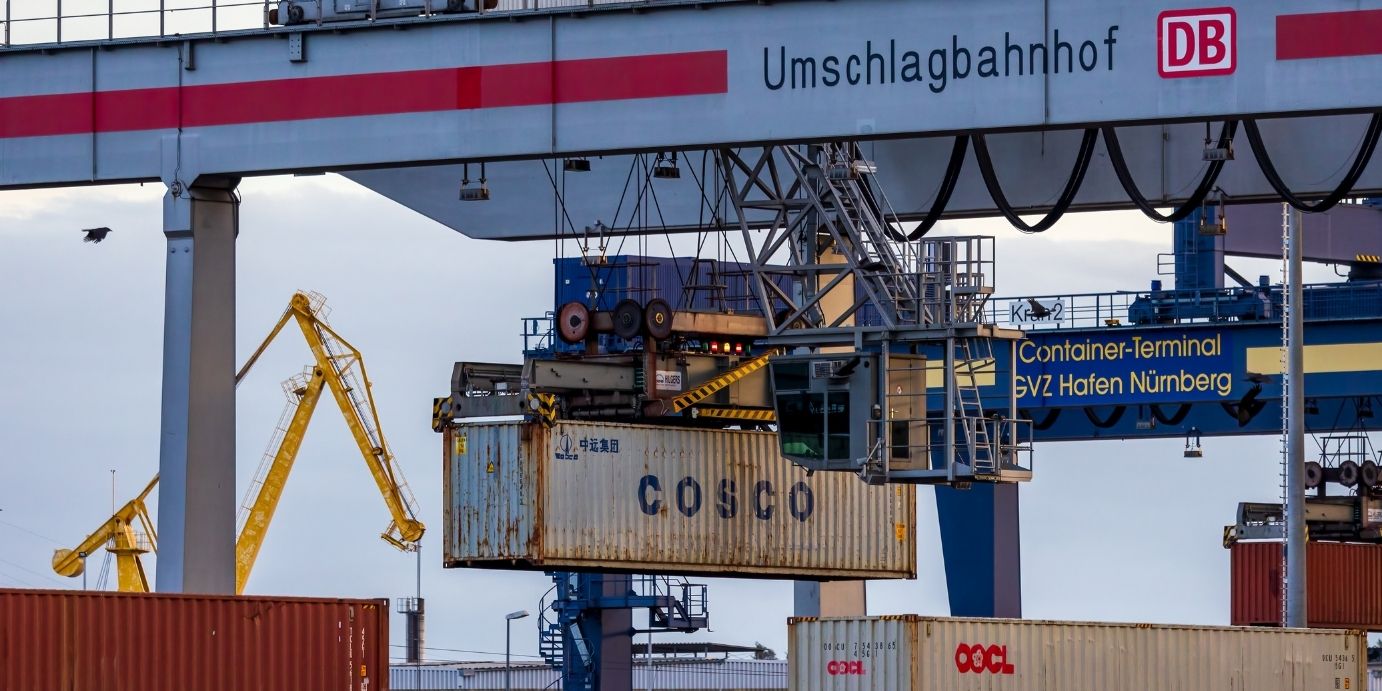 Aufnahme von Nürnberg: Wasserstraße, Güterzug Nürnberg, Hallen Nürnberg und Logistikflächen